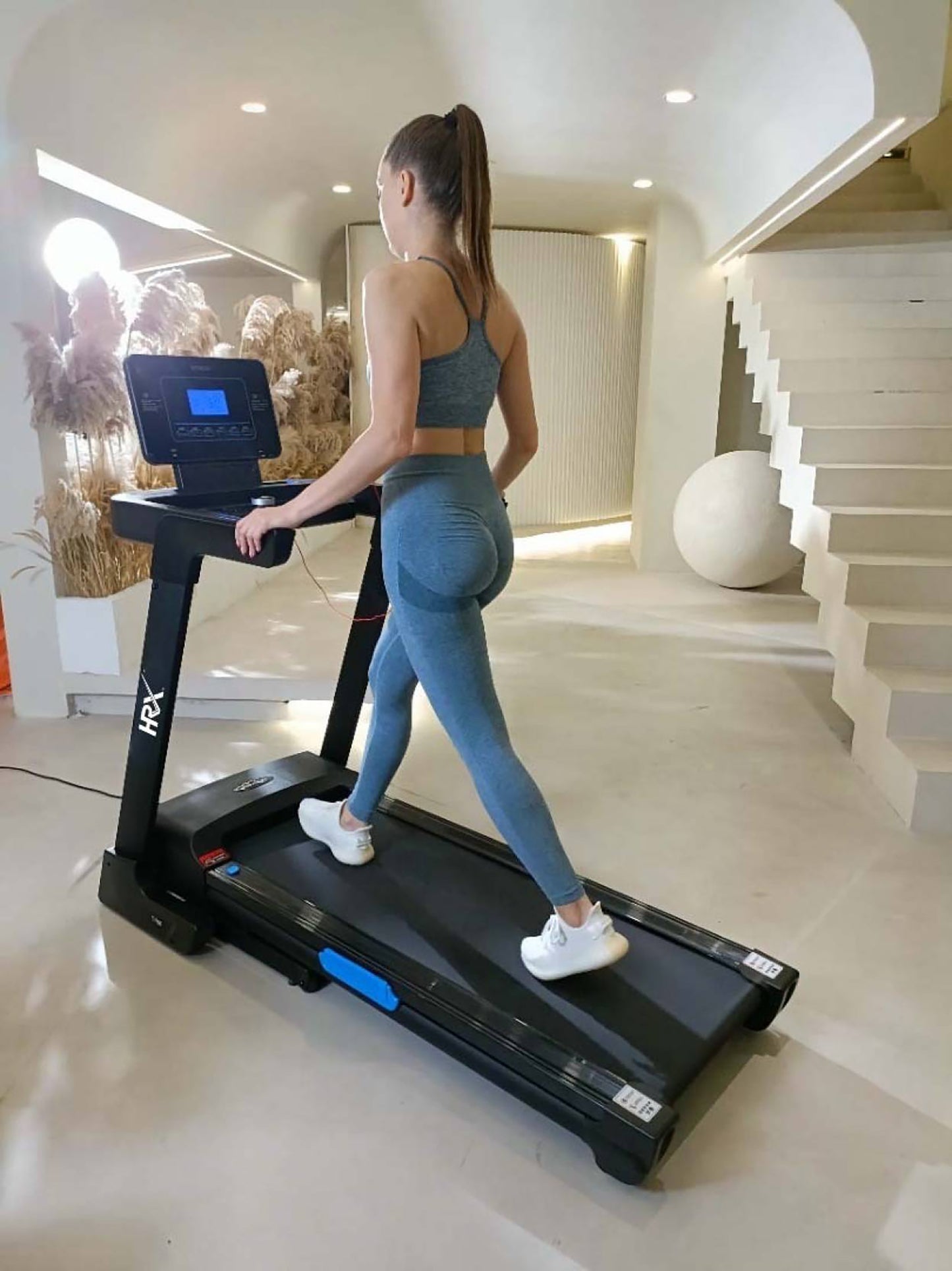 Reach TM-1000 - compact treadmill for small spaces